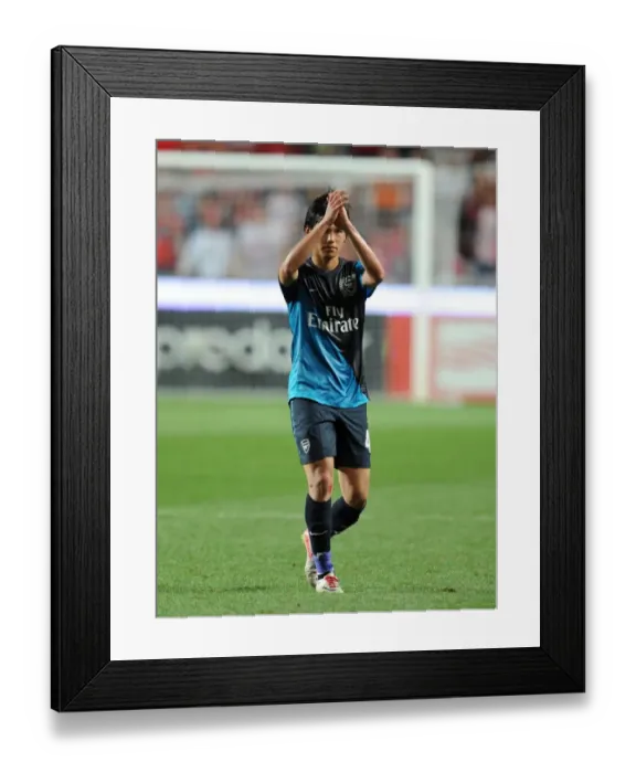 Framed Print : Miyaichi Applauds Arsenal Fans: Benfica vs Arsenal Pre-Season Friendly, 2011