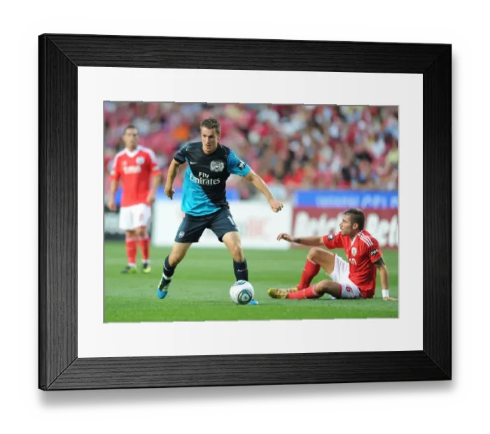 Framed Print : Aaron Ramsey Outmaneuvers Cardozo: Benfica vs Arsenal Pre-Season Clash, 2011