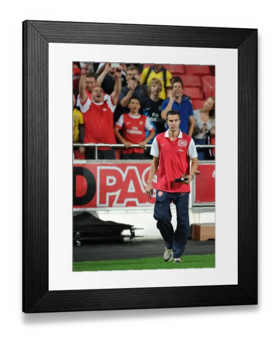 Framed Print : Robin van Persie: Arsenal's Star Striker Shines in Benfica Friendly, 2011