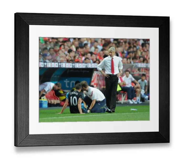 Framed Print : Arsene Wenger Tends to Injured Robin van Persie during Benfica vs Arsenal Pre-Season Friendly Framed Print : Arsene Wenger Tends to Injured Robin van Persie during Benfica vs Arsenal Pre-Season Friendly