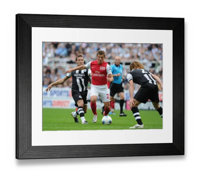 Framed Print : Newcastle United v Arsenal - Premier League Framed Print : Newcastle United v Arsenal - Premier League