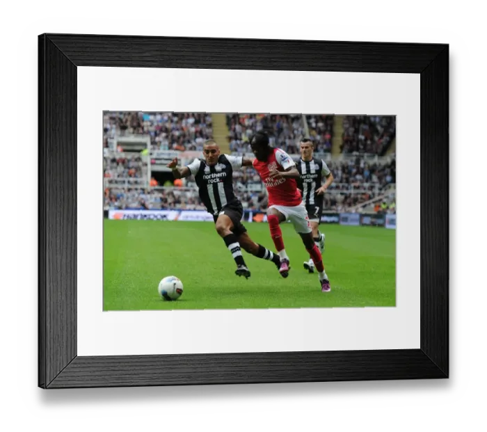 Framed Print : Gervinho vs. Danny Simpson: Clash at St. James Park (Newcastle United vs. Arsenal, 2011-12) Framed Print : Gervinho vs. Danny Simpson: Clash at St. James Park (Newcastle United vs. Arsenal, 2011-12)