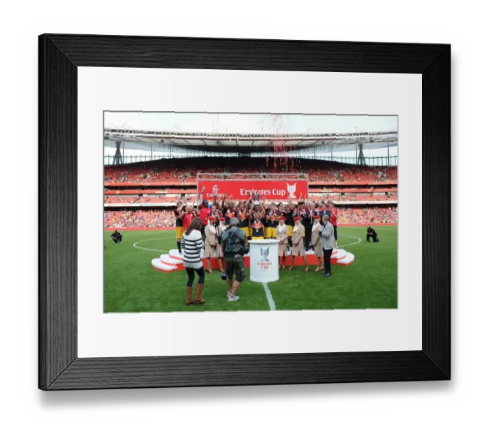 Framed Print : New York Red Bulls Lift Emirates Cup: Arsenal v New York Red Bulls 2011-12 Framed Print : New York Red Bulls Lift Emirates Cup: Arsenal v New York Red Bulls 2011-12