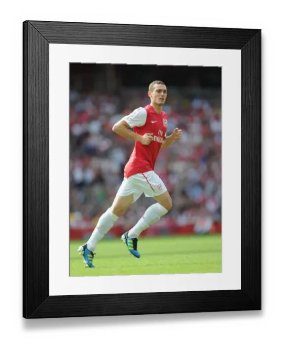 Framed Print : Thomas Vermaelen in Action for Arsenal against New York Red Bulls at Emirates Cup, 2011 Framed Print : Thomas Vermaelen in Action for Arsenal against New York Red Bulls at Emirates Cup, 2011