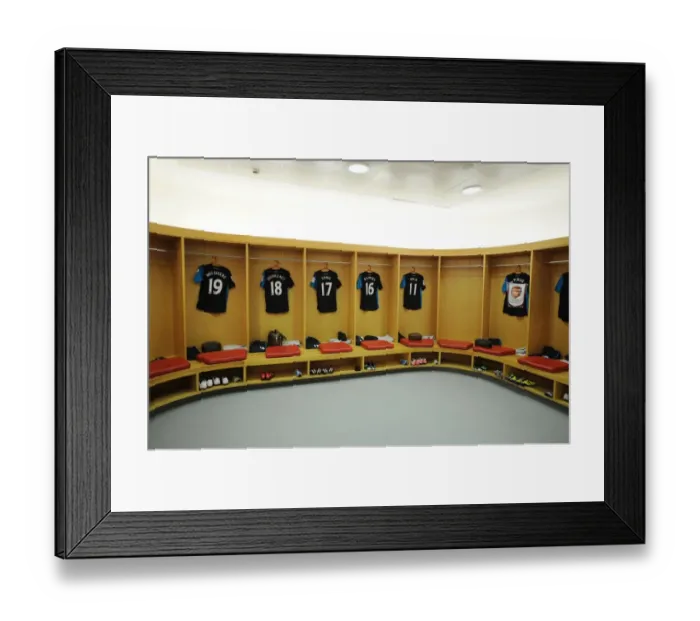 Framed Print : Arsenal Unity: Pre-Match Huddle at Emirates Stadium (2011)