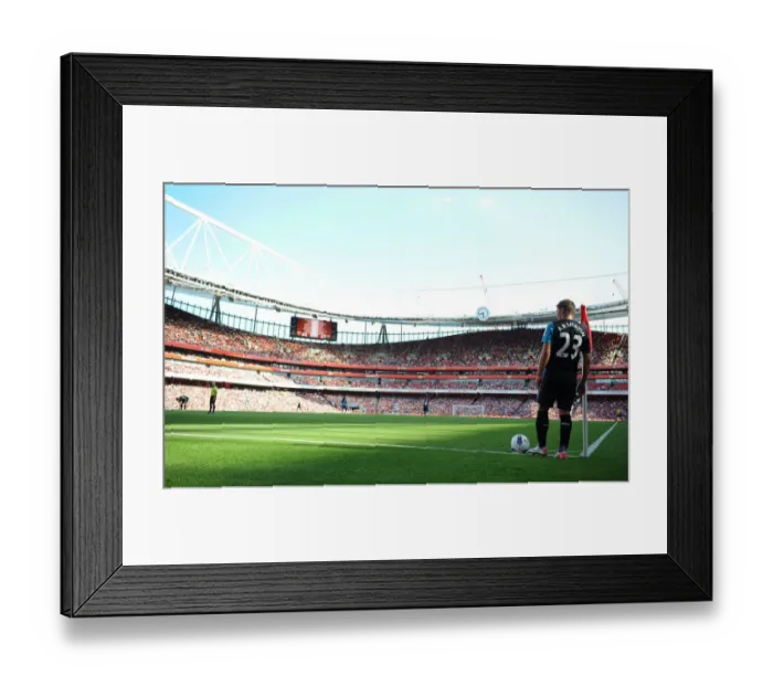 Framed Print : Andrey Arshavin Readies for Corner Kick at Emirates Stadium: Arsenal vs. Boca Juniors, Emirates Cup 2011