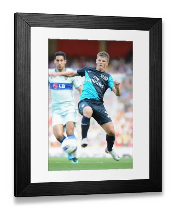 Framed Print : Andrey Arshavin in Action for Arsenal against Boca Juniors at the Emirates Cup, 2011