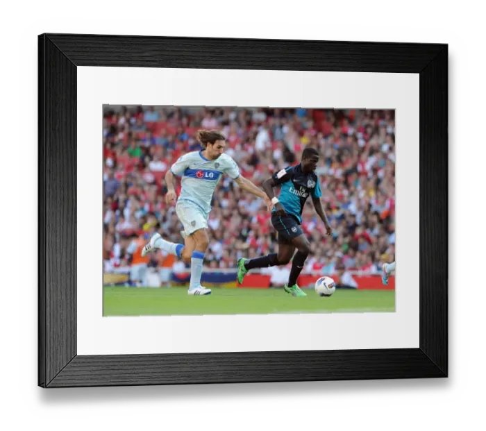 Framed Print : Arsenal vs. Boca Juniors: Emirates Cup Showdown - Eboue vs. Schiavi