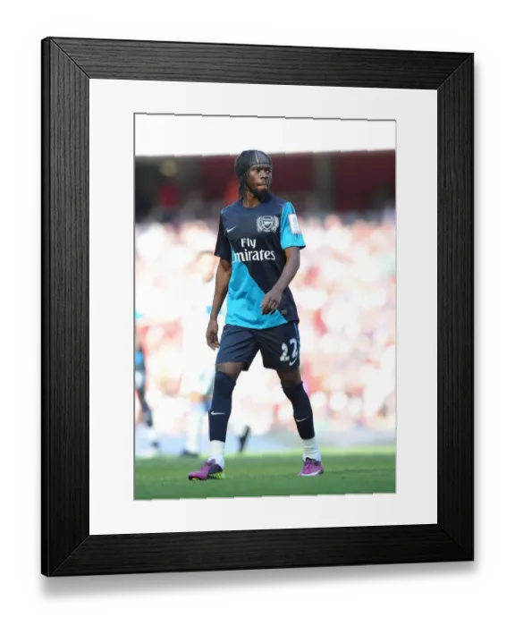 Framed Print : Gervinho in Action: Arsenal vs Boca Juniors, Emirates Cup 2011