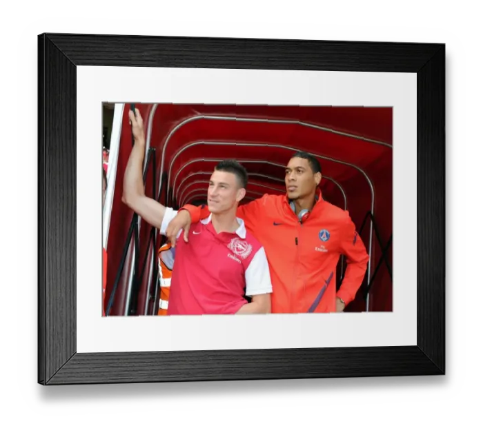Framed Print : New York Red Bulls v Paris St Germain - Emirates Cup Framed Print : New York Red Bulls v Paris St Germain - Emirates Cup
