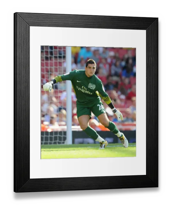 Framed Print : Arsenal vs Boca Juniors: Vito Mannone's Duel at the Emirates Cup - 2:2 Thriller