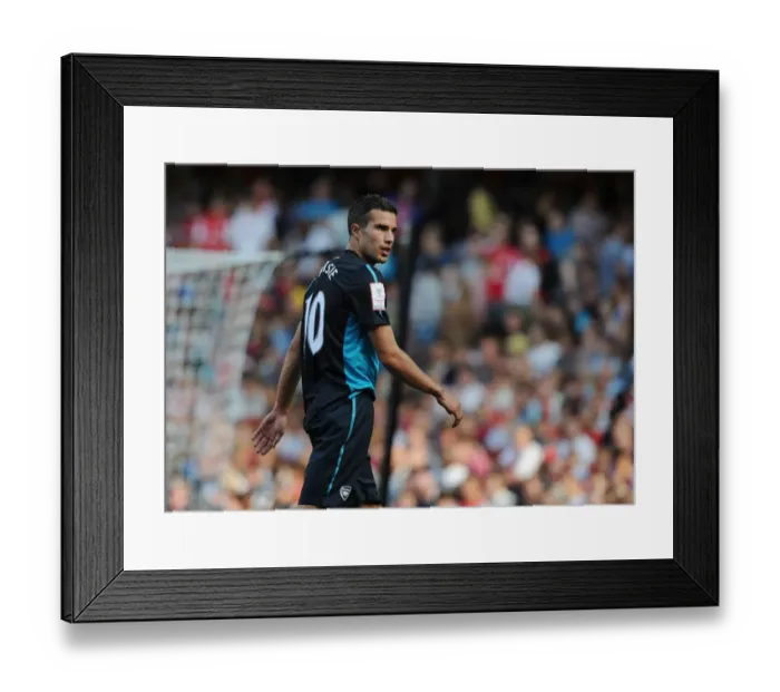 Framed Print : Robin van Persie in Action for Arsenal against Boca Juniors - Emirates Cup 2011 Framed Print : Robin van Persie in Action for Arsenal against Boca Juniors - Emirates Cup 2011