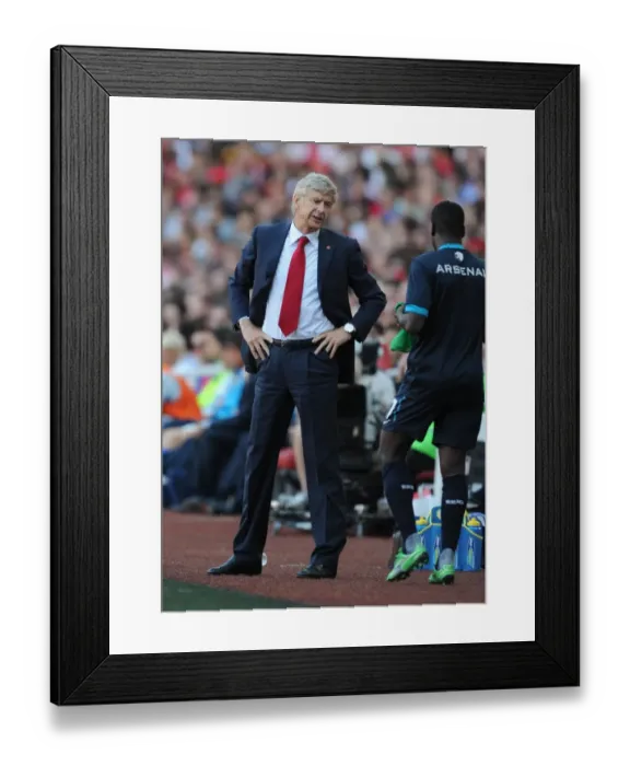 Framed Print : Arsene Wenger with Emmanuel Eboue at Arsenal v Boca Juniors, Emirates Cup 2011