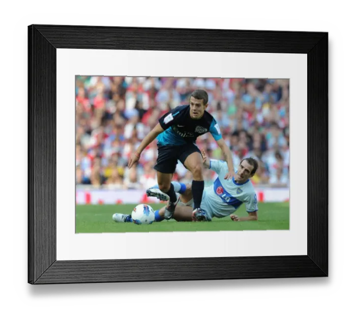 Framed Print : Arsenal's Jack Wilshere Faces Off Against Boca Juniors Leandro Somoza during the 2011-12 Emirates Cup