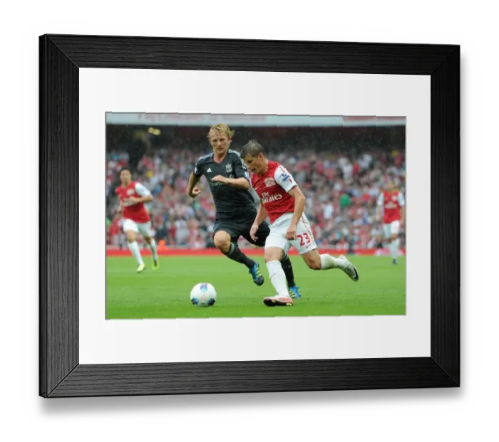 Framed Print : Andrey Arshavin (Arsenal) Dirk Kuyt (Liverpool). Arsenal 0: 2 Liverpool Framed Print : Andrey Arshavin (Arsenal) Dirk Kuyt (Liverpool). Arsenal 0: 2 Liverpool