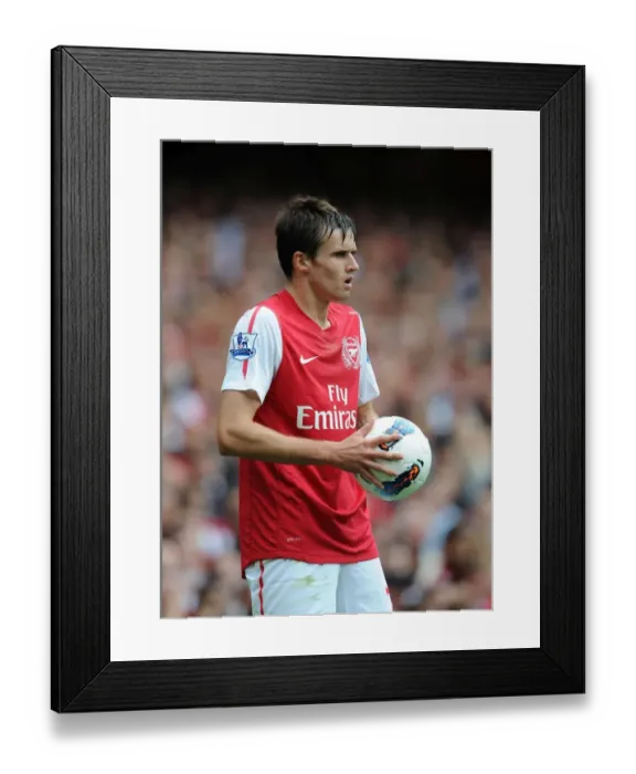 Framed Print : Carl Jenkinson (Arsenal). Arsenal 0: 2 Liverpool. Barclays Premier League