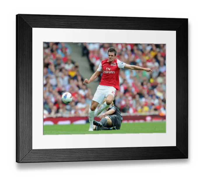 Framed Print : Carl Jenkinson (Arsenal) Dirk Kuyt (Liverpool). Arsenal 0: 2 Liverpool. Barclays Premier League Framed Print : Carl Jenkinson (Arsenal) Dirk Kuyt (Liverpool). Arsenal 0: 2 Liverpool. Barclays Premier League