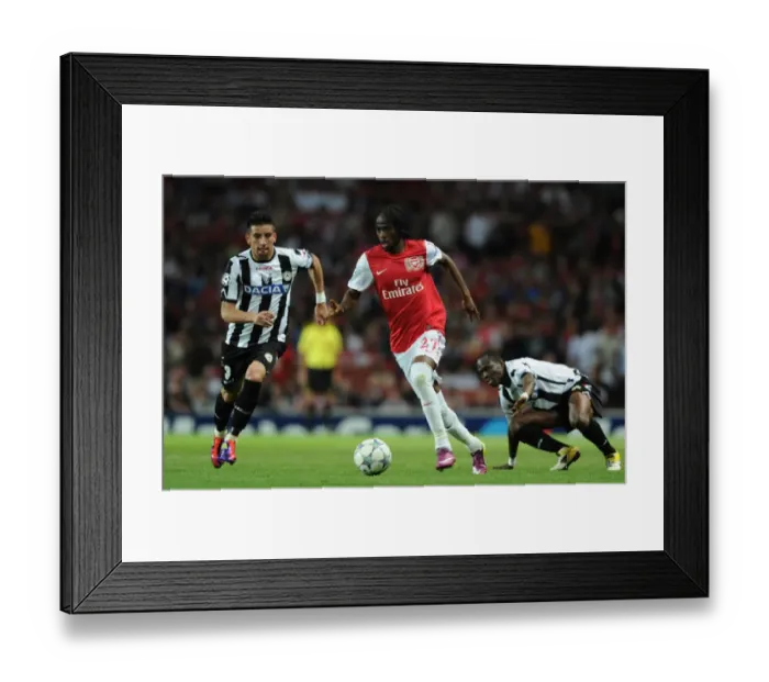 Framed Print : Gervinho Surges Past Mauricio Isla: Arsenal's Thrilling UEFA Champions League Debut (2011-12) Framed Print : Gervinho Surges Past Mauricio Isla: Arsenal's Thrilling UEFA Champions League Debut (2011-12)
