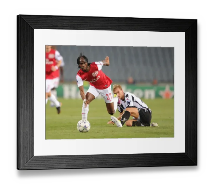 Framed Print : Gervinho vs. Ekstrand: Arsenal's Edge in Udinese Clash (2011-12)