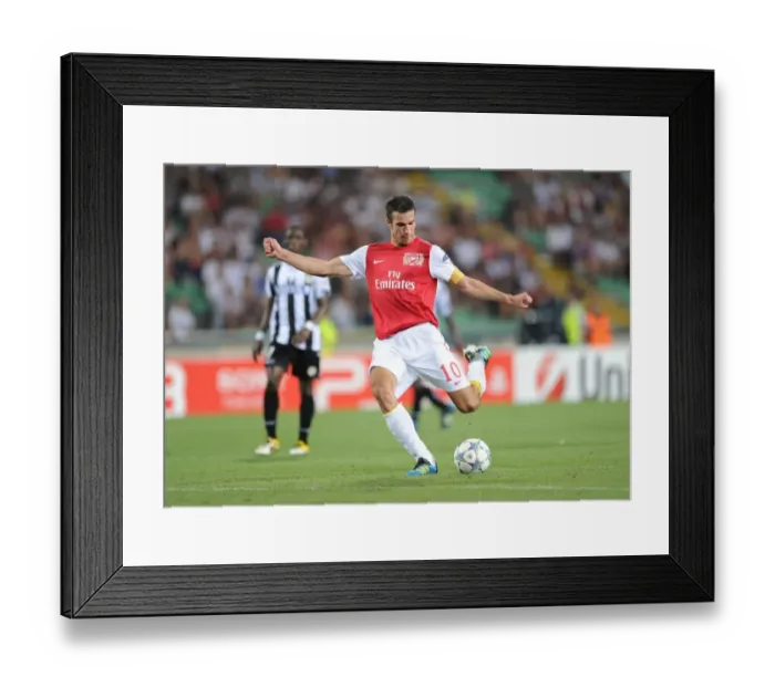 Framed Print : Robin van Persie in Action: Udinese vs Arsenal, UEFA Champions League Play-Off 2011 Framed Print : Robin van Persie in Action: Udinese vs Arsenal, UEFA Champions League Play-Off 2011