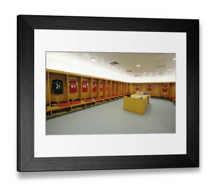 Framed Print : Arsenal Dressing Room: Pre-Match Focus at Emirates Stadium - Arsenal vs Liverpool, Premier League