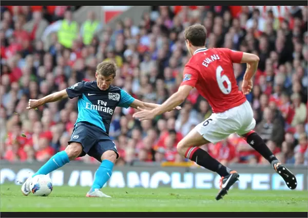 Arshavin Outmaneuvers Evans: Manchester United vs Arsenal, Premier League 2011-12