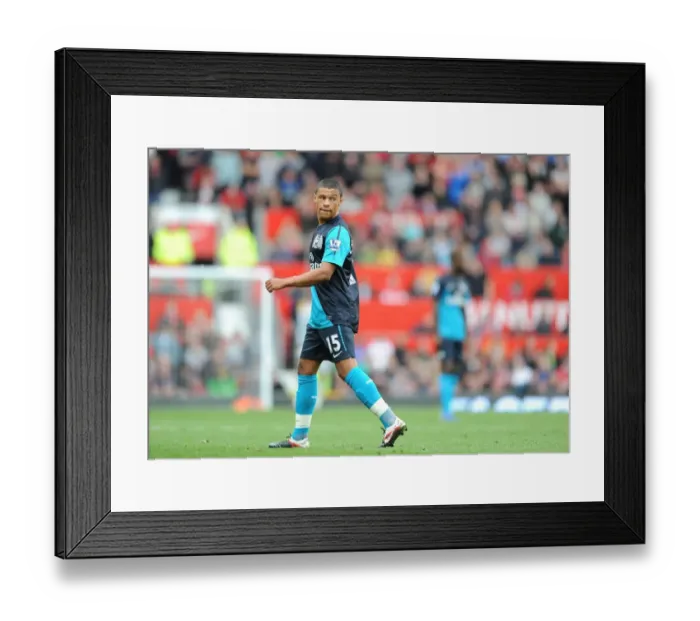 Framed Print : Alex Oxlade-Chamberlain: Arsenal Star in Action against Manchester United (2011-12) Framed Print : Alex Oxlade-Chamberlain: Arsenal Star in Action against Manchester United (2011-12)