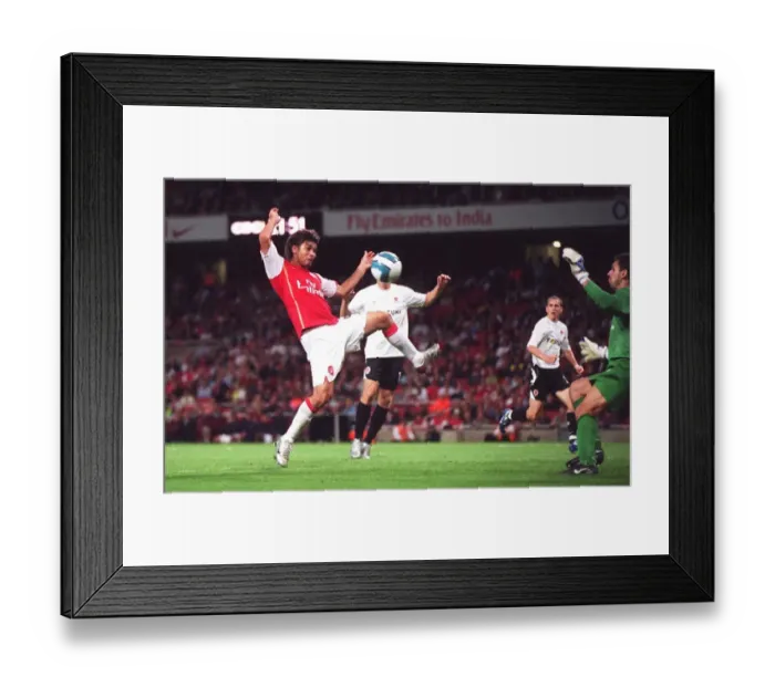 Framed Print : Eduardo scores Arsenals 3rd goal past Tomas Postulka (Sparta)