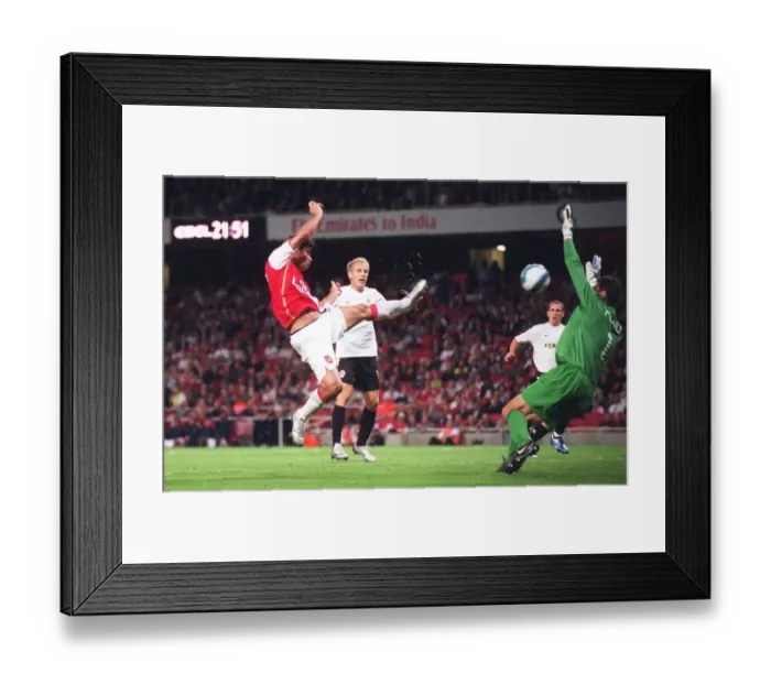 Framed Print : Eduardo's Stunner: Arsenal's Decisive Goal vs. Sparta Prague in Champions League