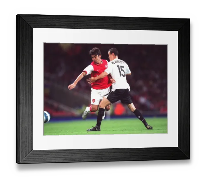 Framed Print : Eduardo (Arsenal) Jiri Kladrubsky (Sparta) Framed Print : Eduardo (Arsenal) Jiri Kladrubsky (Sparta)