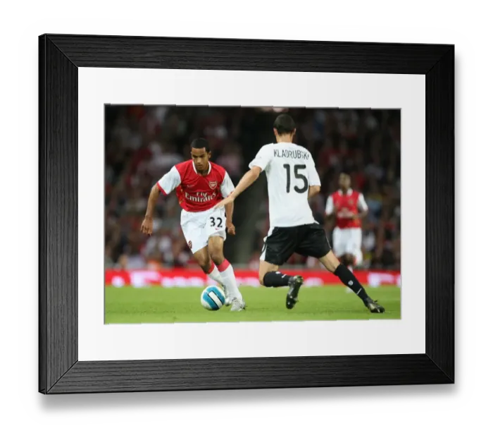 Framed Print : Theo Walcott (Arsenal) Jiri Kladrubsky (Sparta) Framed Print : Theo Walcott (Arsenal) Jiri Kladrubsky (Sparta)