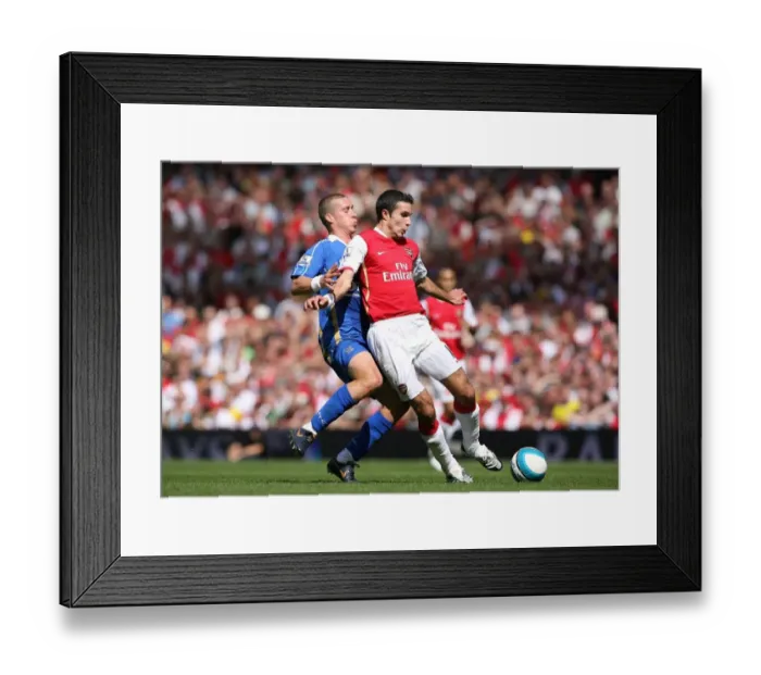 Framed Print : Robin van Persie vs. Sean Davis: Arsenal's 3-1 Victory over Portsmouth in the Barclays Premier League (September 2, 2007) Framed Print : Robin van Persie vs. Sean Davis: Arsenal's 3-1 Victory over Portsmouth in the Barclays Premier League (September 2, 2007)