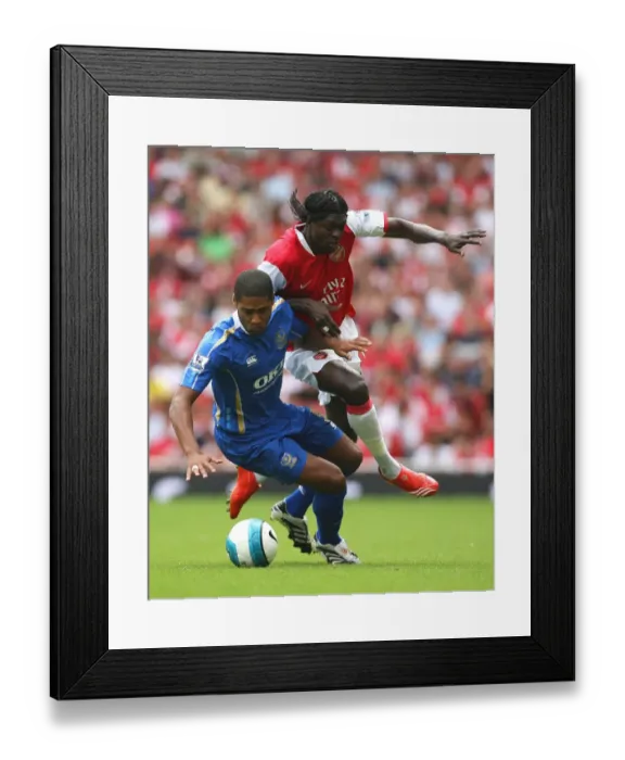 Framed Print : Emmanuel Adebayor (Arsenal) Glen Johnson (Portsmouth) Framed Print : Emmanuel Adebayor (Arsenal) Glen Johnson (Portsmouth)