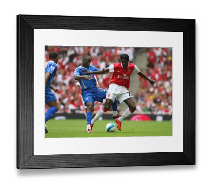 Framed Print : Emmanuel Adebayor (Arsenal) Sulley Muntari (Portsmouth) Framed Print : Emmanuel Adebayor (Arsenal) Sulley Muntari (Portsmouth)