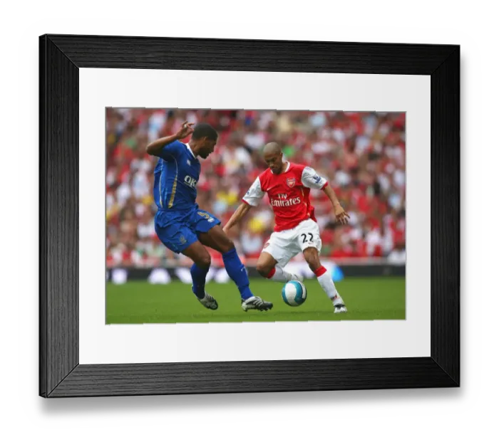 Framed Print : Gael Clichy (Arsenal) Glen Johnson (Portsmouth) Framed Print : Gael Clichy (Arsenal) Glen Johnson (Portsmouth)