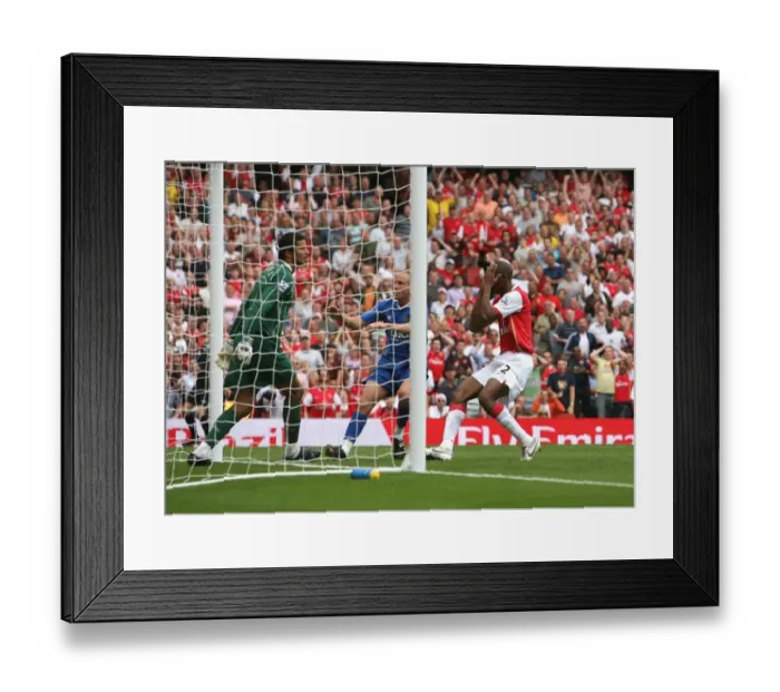 Framed Print : Abu Diaby (Arsenal) holds his head after his header goes wide Framed Print : Abu Diaby (Arsenal) holds his head after his header goes wide