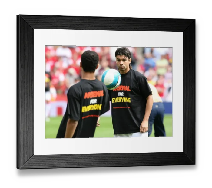 Framed Print : Eduardo's Brilliant Performance: Arsenal's 3:1 Victory Over Portsmouth in the Barclays Premier League at Emirates Stadium (September 2, 2007)