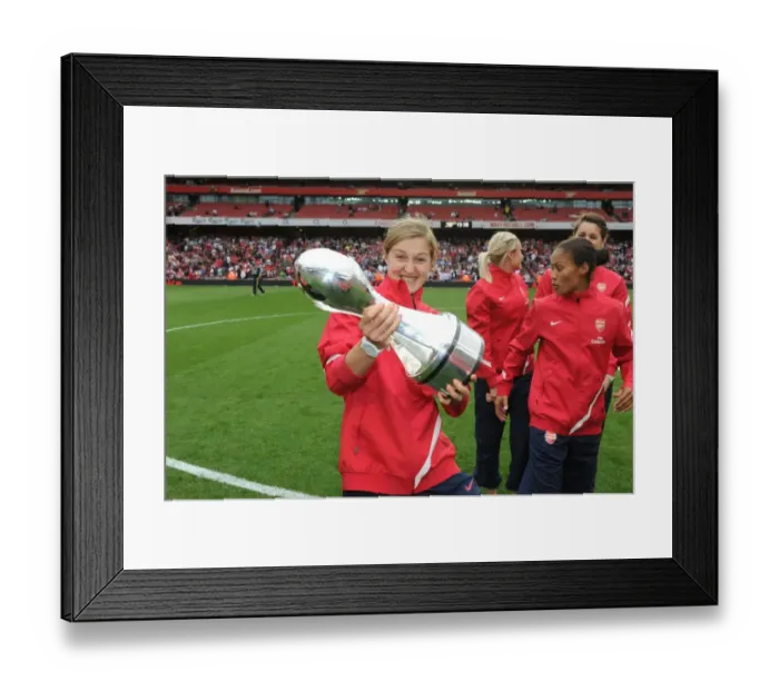 Framed Print : Arsenal's Ellen White Celebrates WSL Title Win with Trophy at Emirates Stadium Framed Print : Arsenal's Ellen White Celebrates WSL Title Win with Trophy at Emirates Stadium