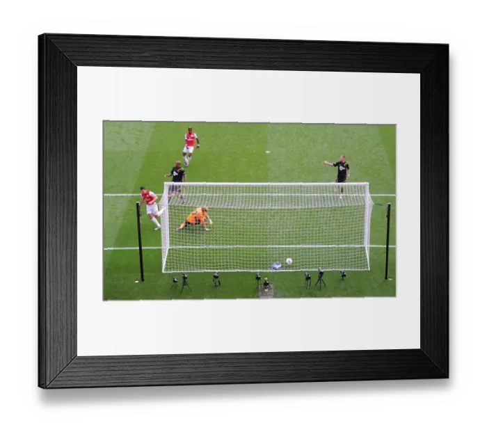 Framed Print : Robin van Persie's Milestone: Arsenal's 100th Goal against Bolton Wanderers (2011-12)