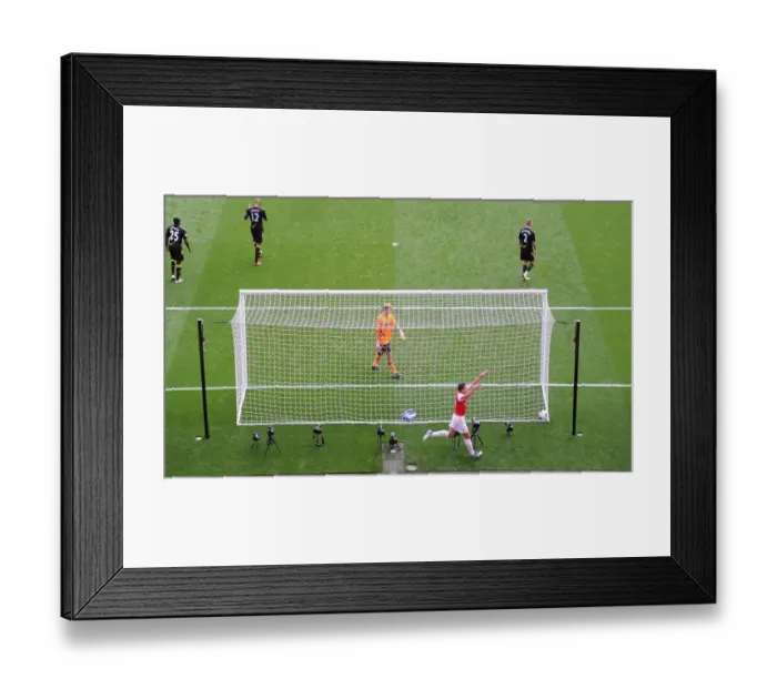 Framed Print : Robin van Persie's 100th Goal for Arsenal: Arsenal 2-0 Bolton Wanderers (2011-12)