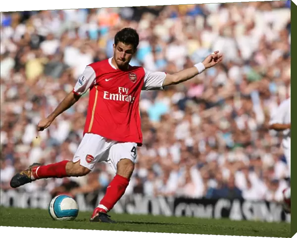 Cesc Fabregas Scores Stunning Goal Past Paul Robinson: Arsenal Crushes Tottenham 3-1