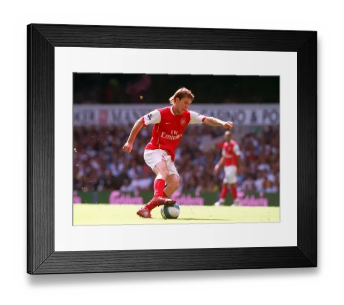Framed Print : Alex Hleb (Arsenal) Framed Print : Alex Hleb (Arsenal)