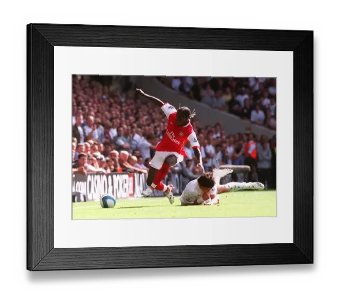 Framed Print : Bacary Sagna (Arsenal) Gareth Bale (Tottenham)