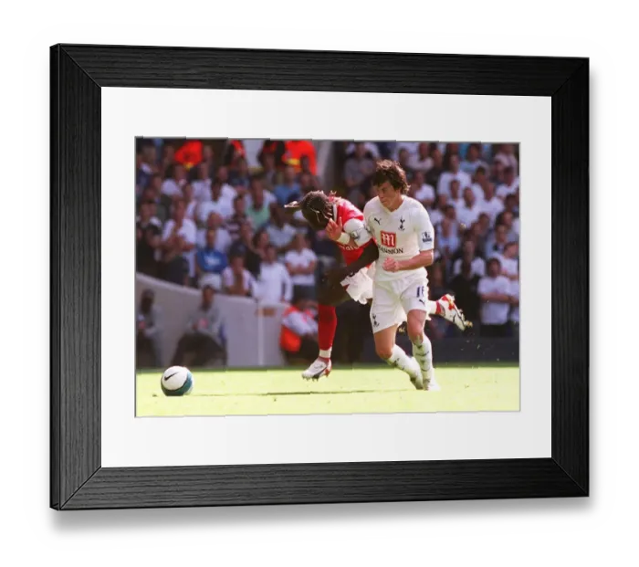 Framed Print : Bacary Sagna (Arsenal) Gareth Bale (Totteham)