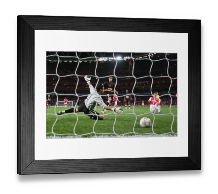 Framed Print : Eduardo scores Arsenal 3rd goal past Andres Palop (Sevilla) Framed Print : Eduardo scores Arsenal 3rd goal past Andres Palop (Sevilla)