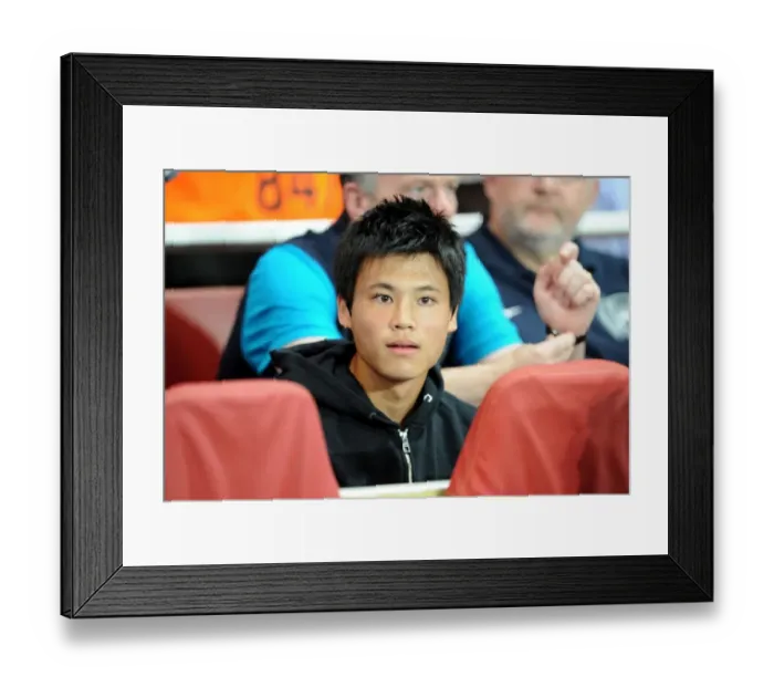 Framed Print : Arsenal's Ryo Miyaichi Scores in 2:1 Victory Over Olympiacos in UEFA Champions League Group F at Emirates Stadium (September 28, 2011)