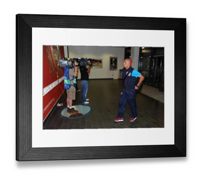 Framed Print : Alex Oxlade-Chamberlain (Arsenal) in the players entrance. Arsenal 2: 1 Olympiacos Framed Print : Alex Oxlade-Chamberlain (Arsenal) in the players entrance. Arsenal 2: 1 Olympiacos