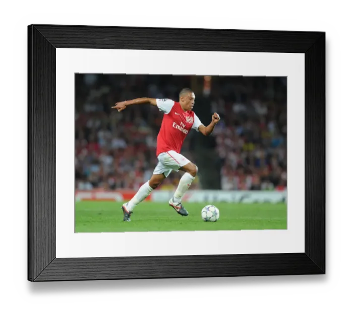 Framed Print : Alex Oxlade-Chamberlain in Action for Arsenal against Olympiacos, UEFA Champions League (2011) Framed Print : Alex Oxlade-Chamberlain in Action for Arsenal against Olympiacos, UEFA Champions League (2011)
