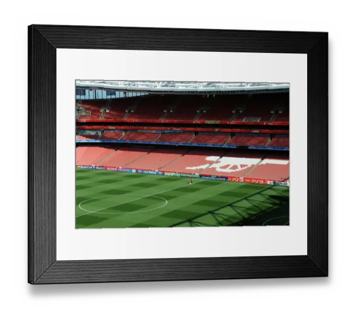Framed Print : Arsenal's Paul Ashcroft Readies Emirates Pitch for UCL Showdown: Arsenal 2:1 Olympiacos Framed Print : Arsenal's Paul Ashcroft Readies Emirates Pitch for UCL Showdown: Arsenal 2:1 Olympiacos