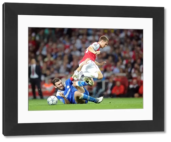 Aaron Ramsey (Arsenal) Vassilis Torossidis (Olympiacos). Arsenal 2: 1 Olympiacos